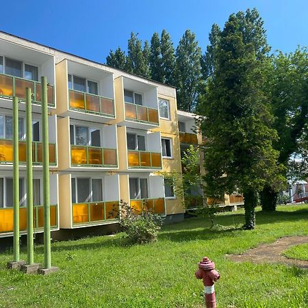 Aranypart Hostel Сиофок Екстериор снимка