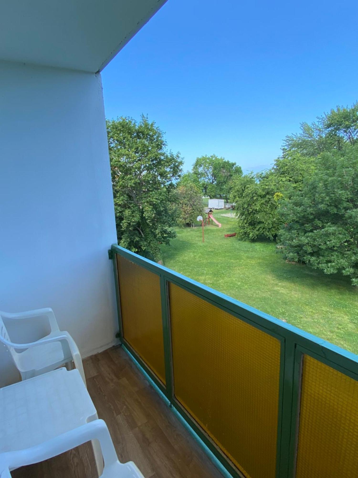 Aranypart Hostel Сиофок Екстериор снимка